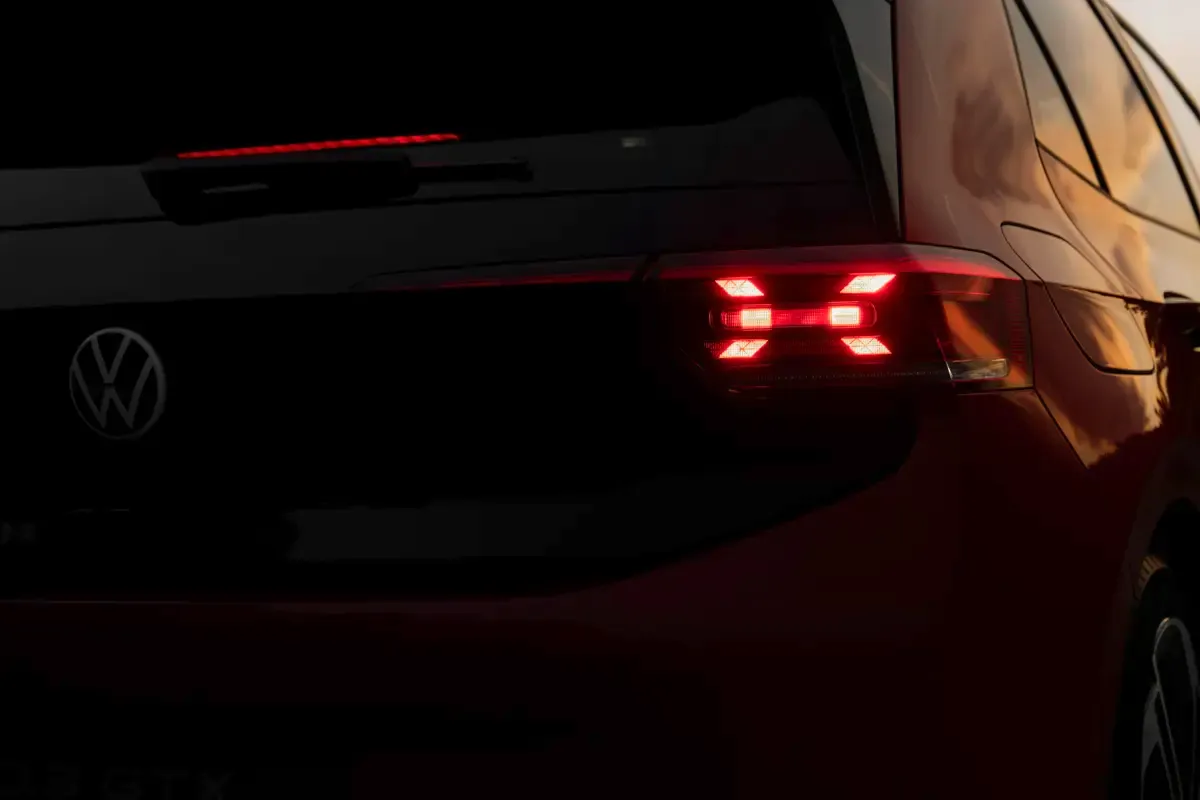 Elettronauti - Volkswagen ID.3 GTX - Rosso - Esterno - Vista posteriore