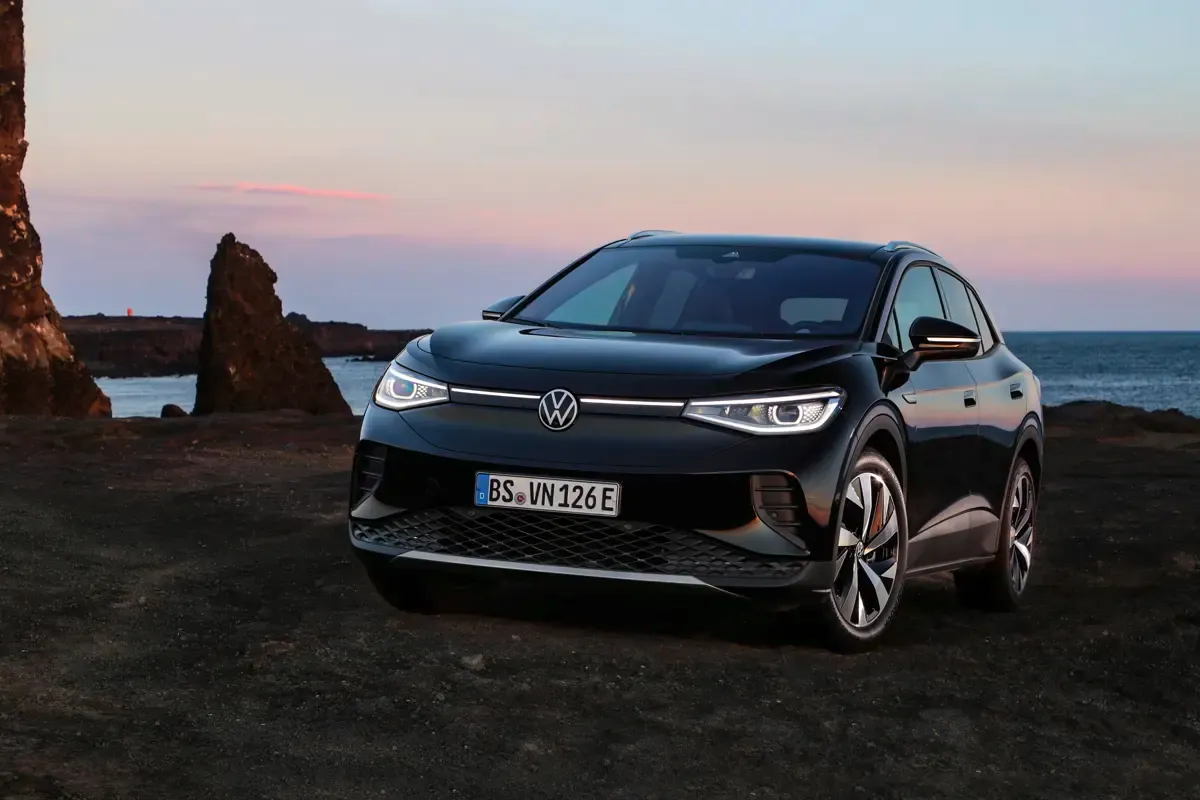 Elettronauti - Volkswagen ID.4 Pro 4MOTION (2026) - Blu - Esterno - Vista anteriore a tre quarti