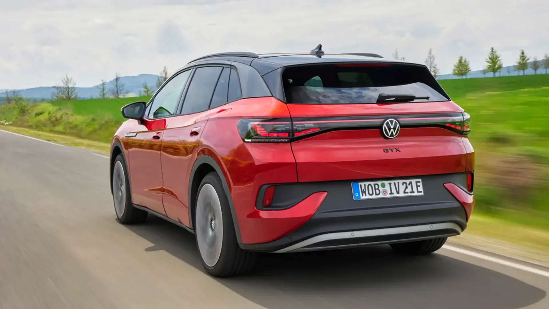 Elettronauti - Volkswagen ID.4 GTX 4MOTION - Rosso - Esterno - Vista anteriore a tre quarti