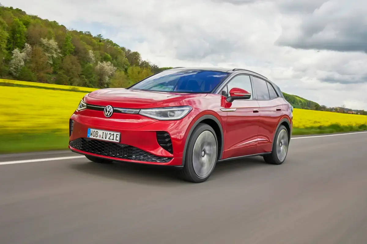 Elettronauti - Volkswagen ID.4 GTX 4MOTION - Rosso - Esterno - Vista anteriore a tre quarti