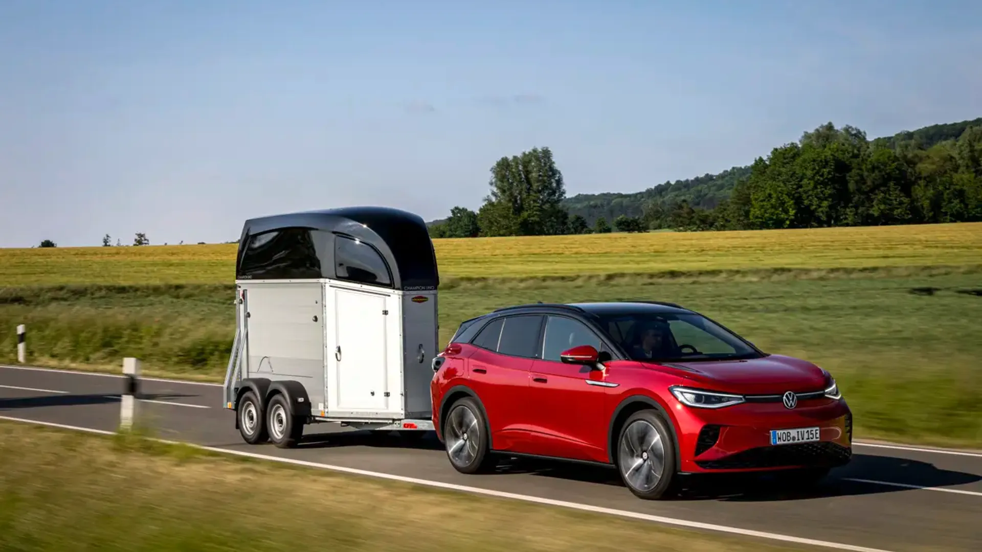 Elettronauti - Volkswagen ID.4 GTX 4MOTION - Rosso - Esterno - Vista anteriore a tre quarti
