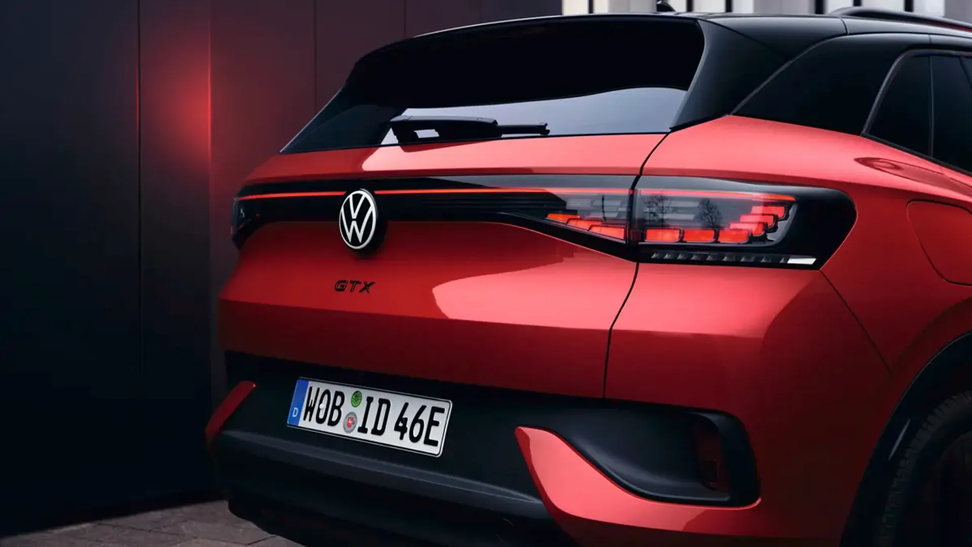 Elettronauti - Volkswagen ID.4 GTX 4MOTION - Rosso - Esterno - Vista posteriore