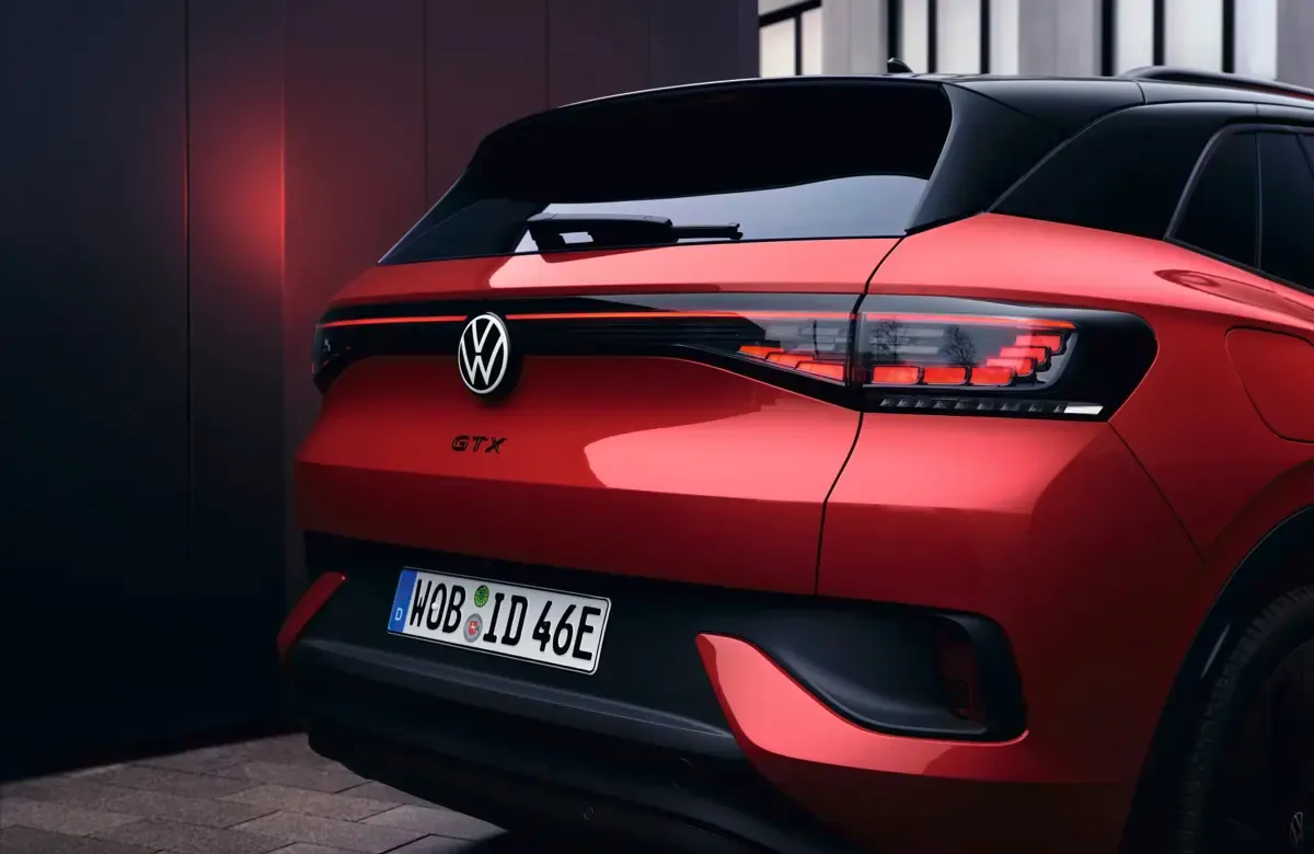 Elettronauti - Volkswagen ID.4 GTX 4MOTION - Rosso - Esterno - Vista posteriore