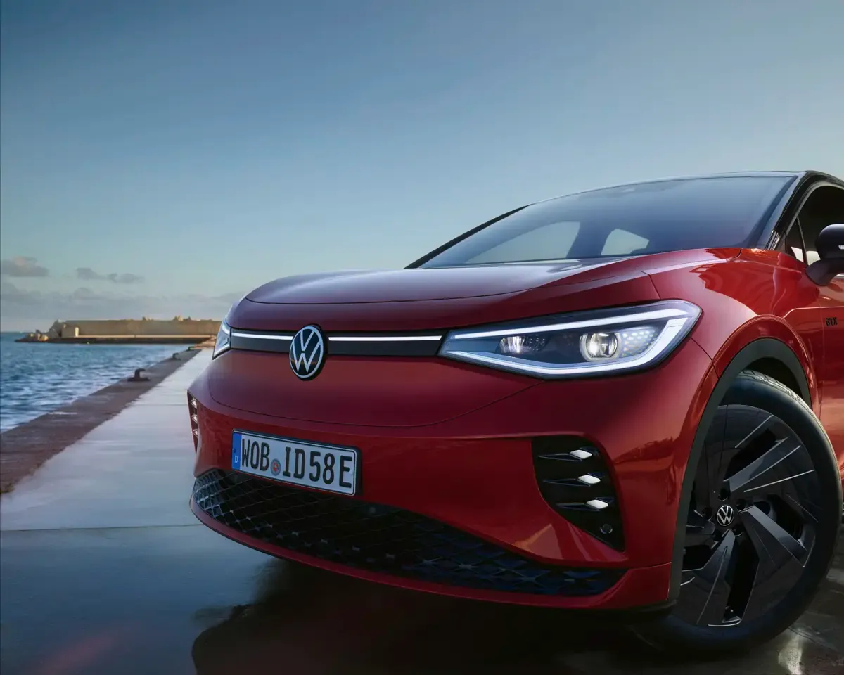Elettronauti - Volkswagen ID.5 GTX 4MOTION - Rosso - Esterno - Vista anteriore
