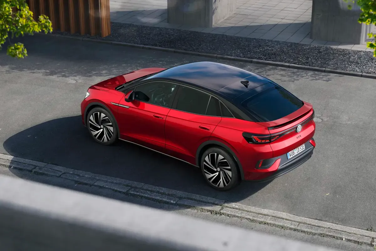 Elettronauti - Volkswagen ID.5 GTX 4MOTION - Rosso - Esterno - Vista anteriore a tre quarti