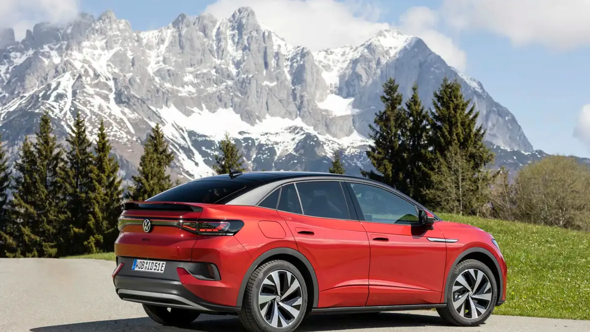 Elettronauti - Volkswagen ID.5 GTX 4MOTION - Rosso - Esterno - Vista anteriore a tre quarti