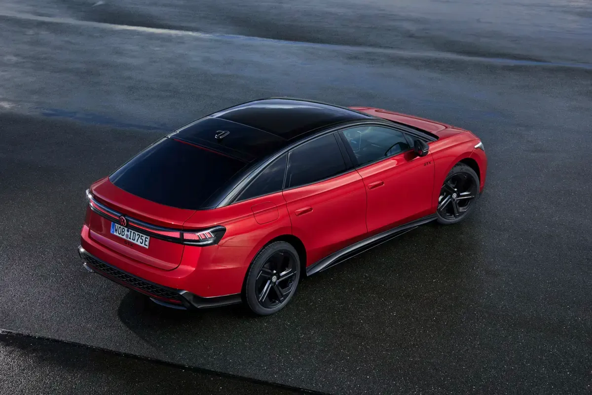 Elettronauti - Volkswagen ID.7 GTX 4MOTION - Rosso - Esterno - Vista anteriore a tre quarti