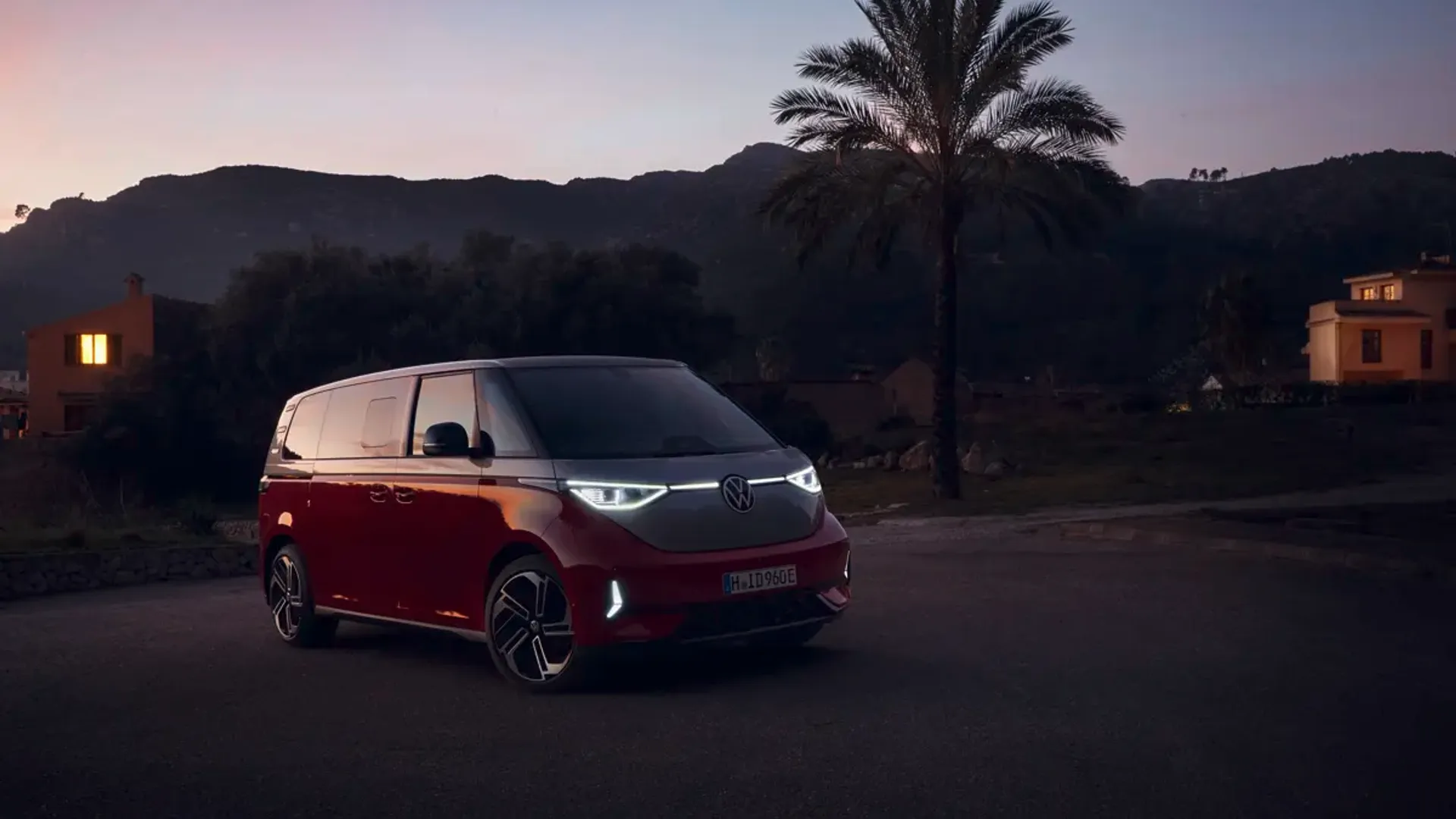 Elettronauti - Volkswagen ID. Buzz GTX - Rosso - Esterno - Vista anteriore