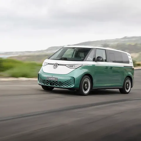 Elettronauti - Volkswagen ID. Buzz Pro Passo Lungo - Blue And White - Esterno - Vista anteriore a tre quarti