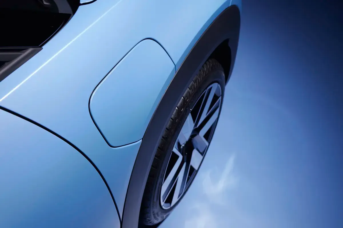Elettronauti - Volkswagen ID. Cross Life - Bianco - Presa di ricarica - Vista laterale