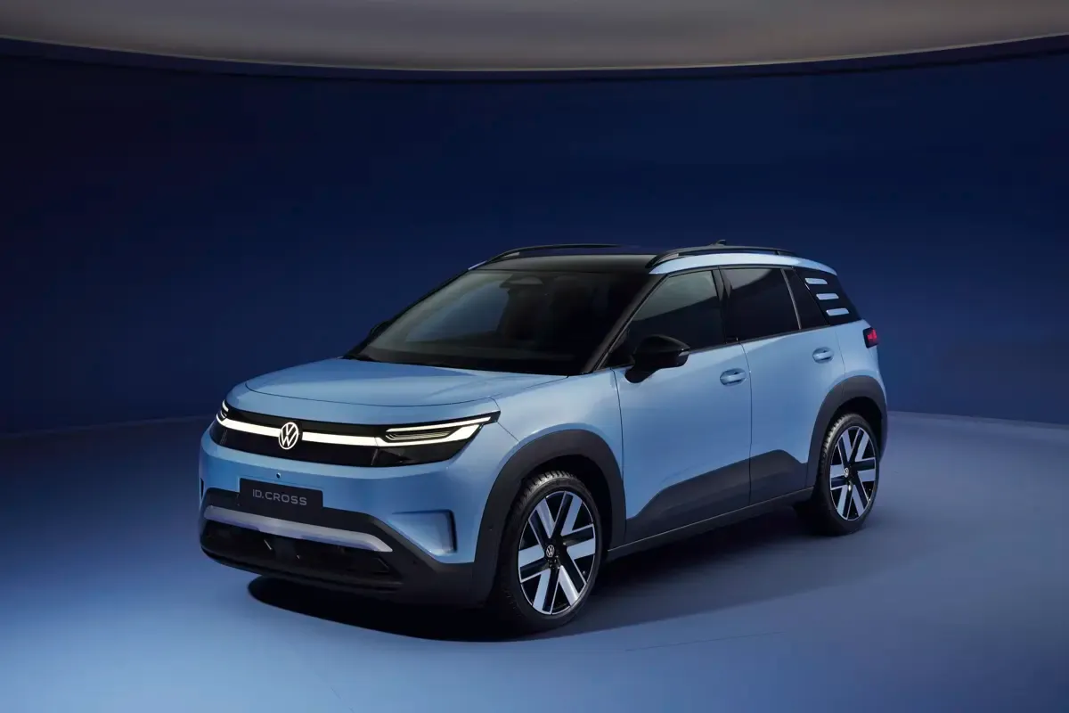 Elettronauti - Volkswagen ID. Cross Life - Blu - Esterno - Vista anteriore a tre quarti