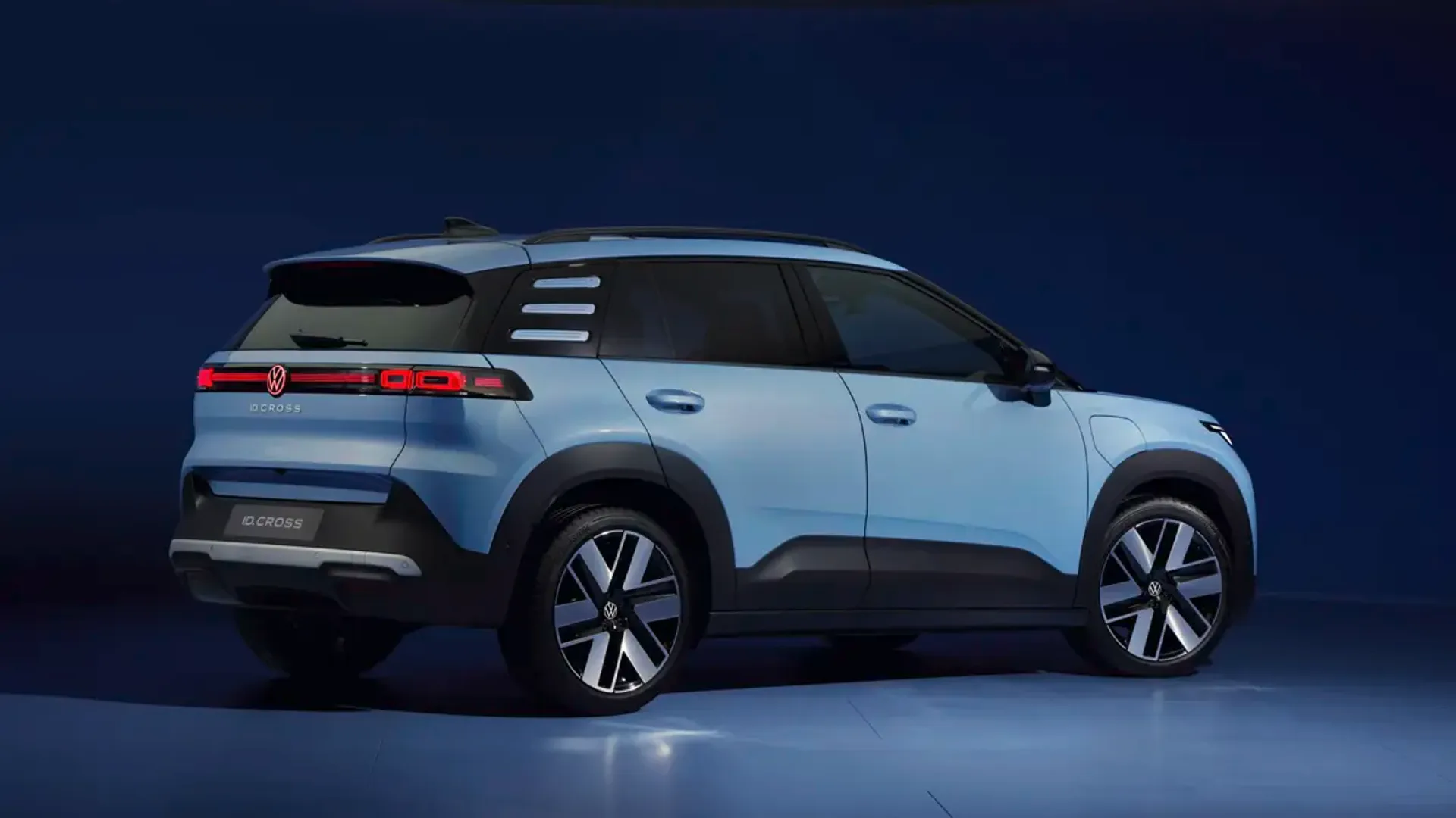 Elettronauti - Volkswagen ID. Cross Life - Blu - Esterno - Vista anteriore a tre quarti
