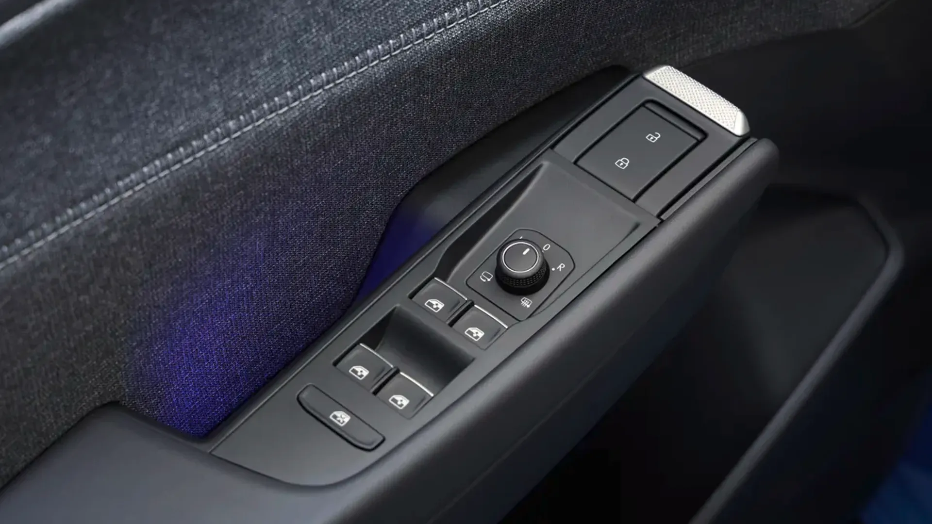 Elettronauti - Volkswagen ID. Cross Life - Blu - Esterno - Vista anteriore a tre quarti