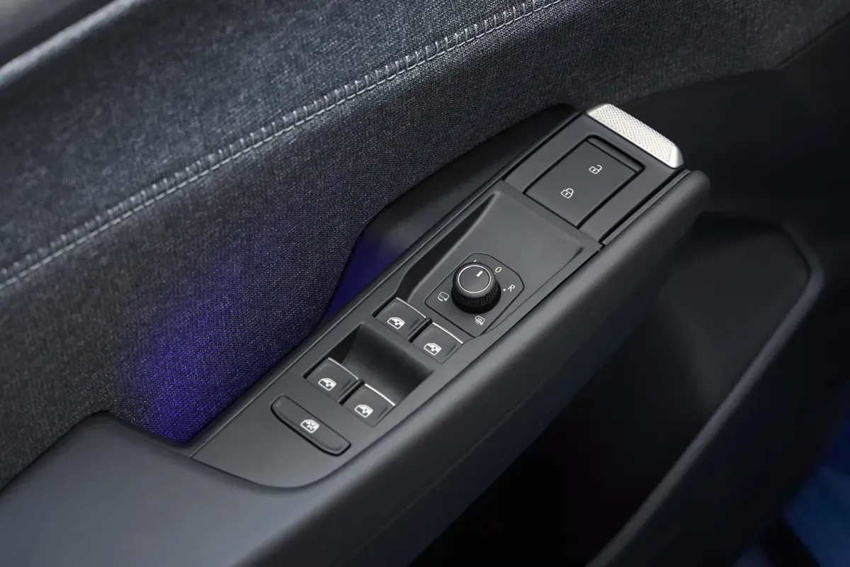 Elettronauti - Volkswagen ID. Cross Life - Blu - Esterno - Vista anteriore a tre quarti