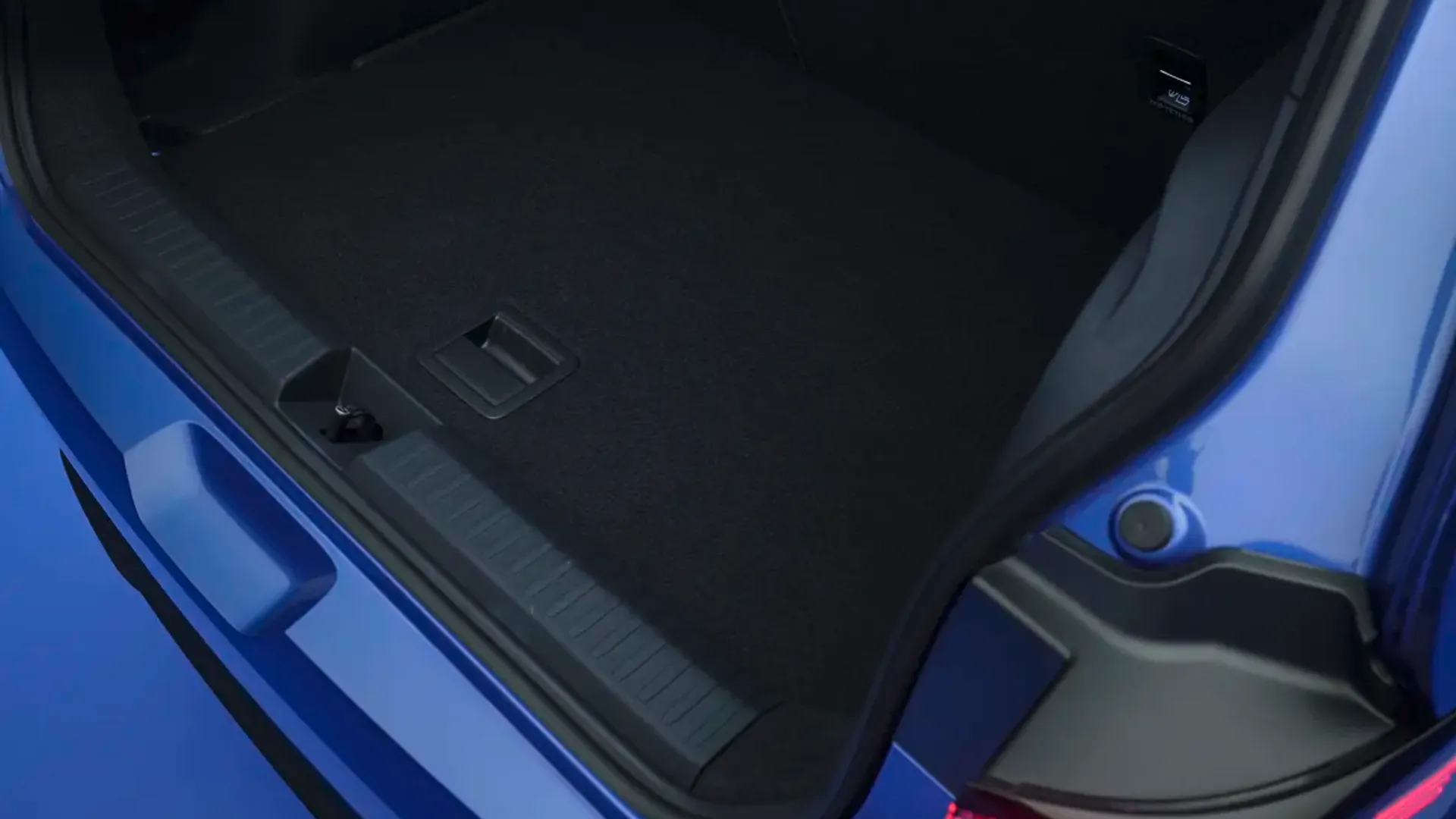 Elettronauti - Volkswagen ID. Polo 155 kW - Rosso - Vano di carico - Bagagliaio