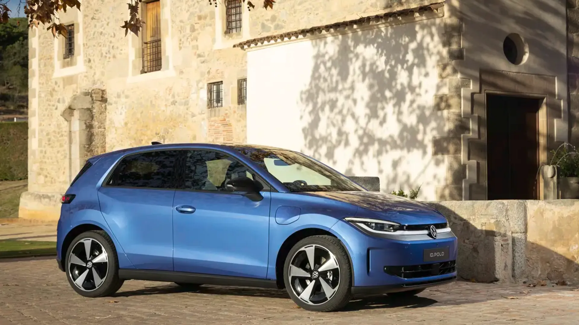 Elettronauti - Volkswagen ID. Polo 155 kW - Blu - Esterno - Vista anteriore a tre quarti