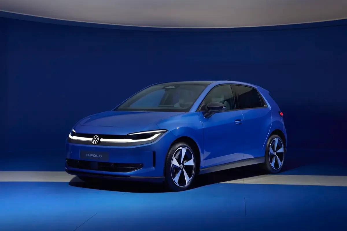 Elettronauti - Volkswagen ID. Polo 155 kW - Blu - Esterno - Vista anteriore a tre quarti