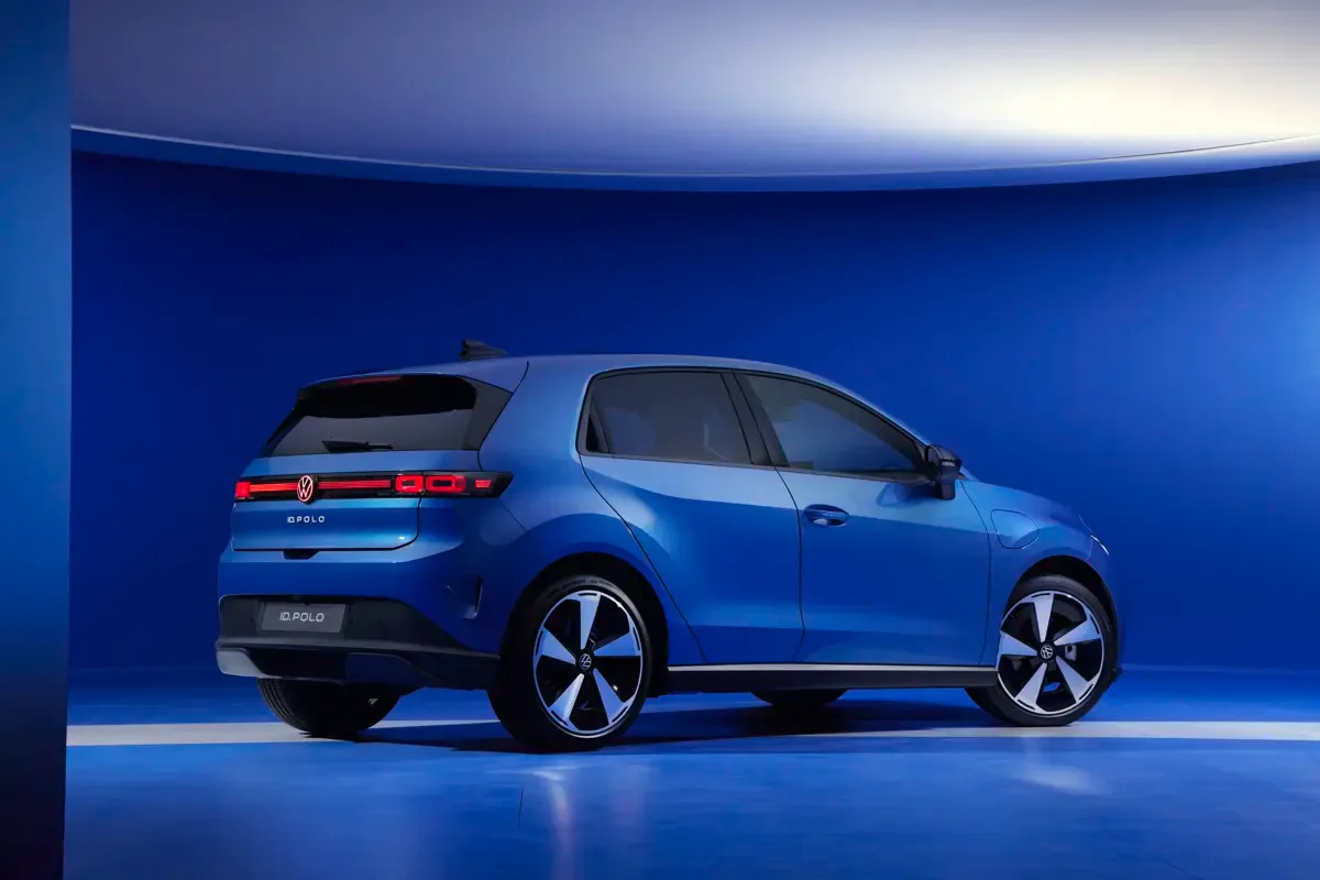 Elettronauti - Volkswagen ID. Polo 155 kW - Blu - Esterno - Vista anteriore a tre quarti