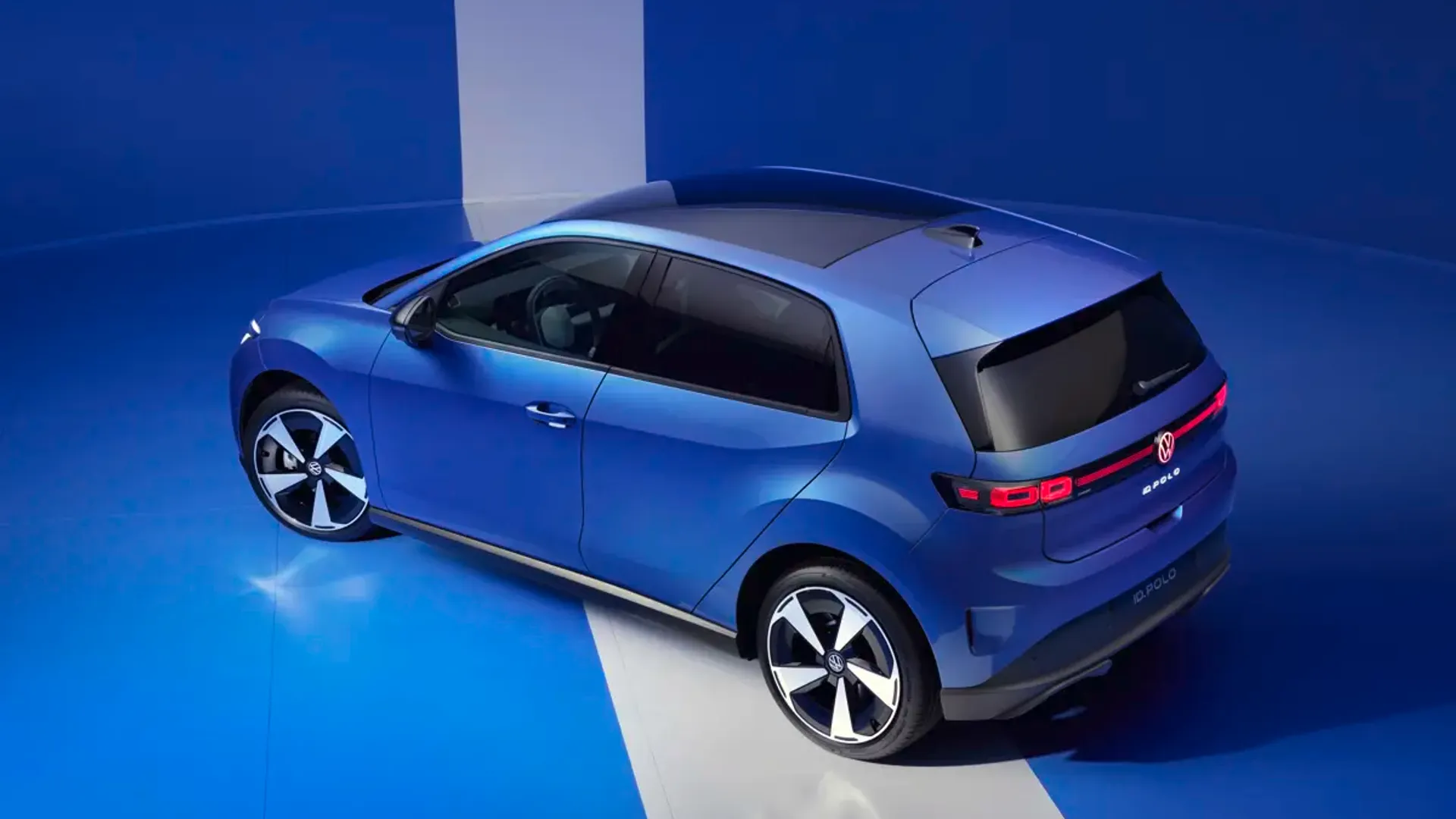 Elettronauti - Volkswagen ID. Polo 155 kW - Argento - Esterno - Vista anteriore a tre quarti