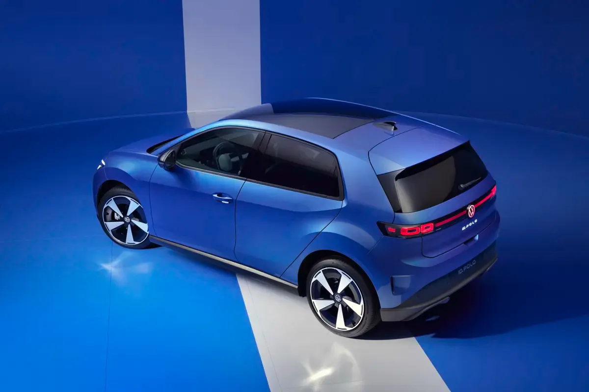 Elettronauti - Volkswagen ID. Polo 155 kW - Argento - Esterno - Vista anteriore a tre quarti