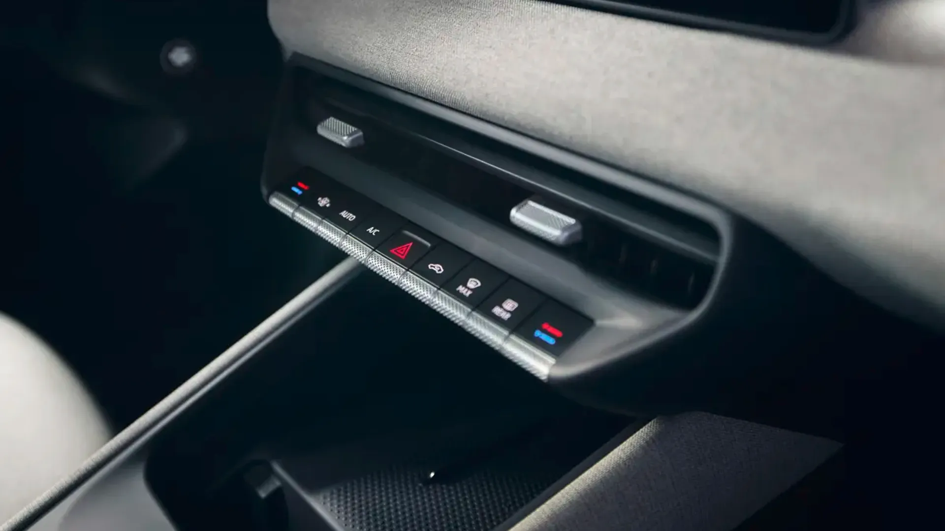 Elettronauti - Volkswagen ID. Polo 155 kW - Argento - Esterno - Vista anteriore a tre quarti