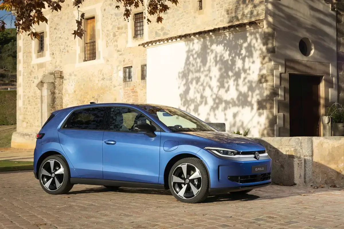 Elettronauti - Volkswagen ID. Polo Edition 1 - Argento - Esterno - Vista anteriore a tre quarti
