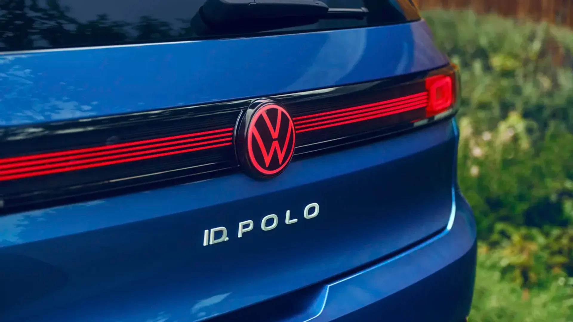 Elettronauti - Volkswagen ID. Polo 155 kW - Argento - Esterno - Vista anteriore a tre quarti