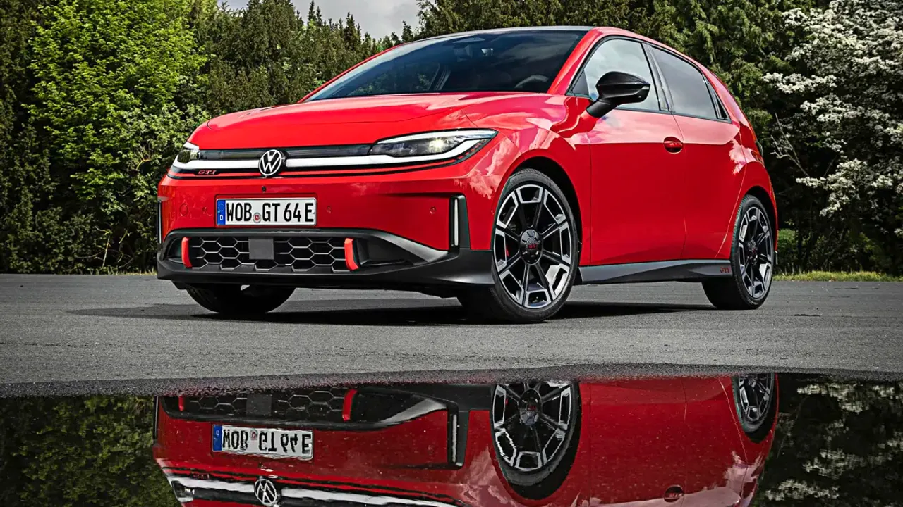 Elettronauti - Volkswagen ID. Polo GTI - Rosso - Esterno - Vista anteriore a tre quarti