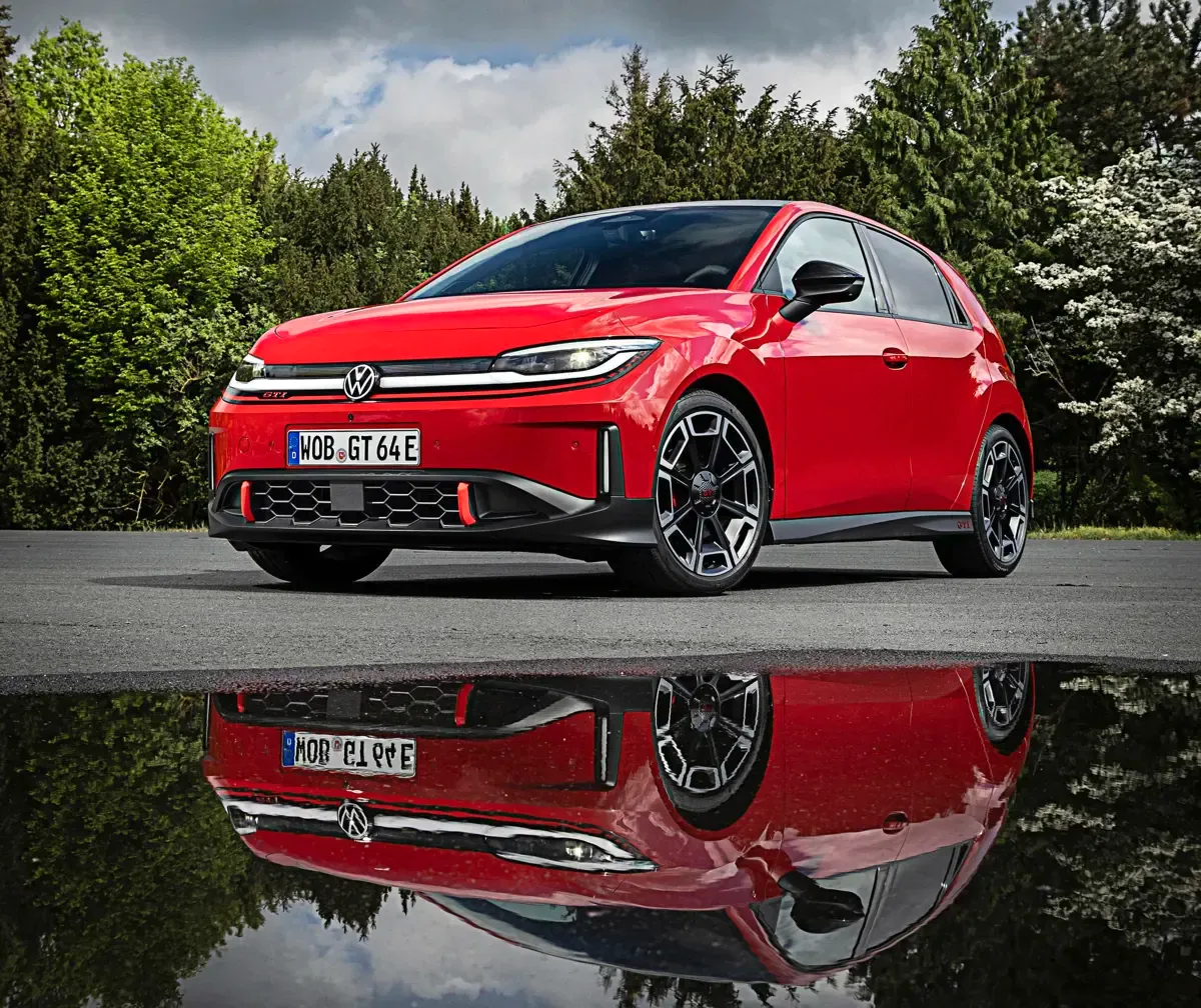 Elettronauti - Volkswagen ID. Polo GTI - Rosso - Esterno - Vista anteriore a tre quarti