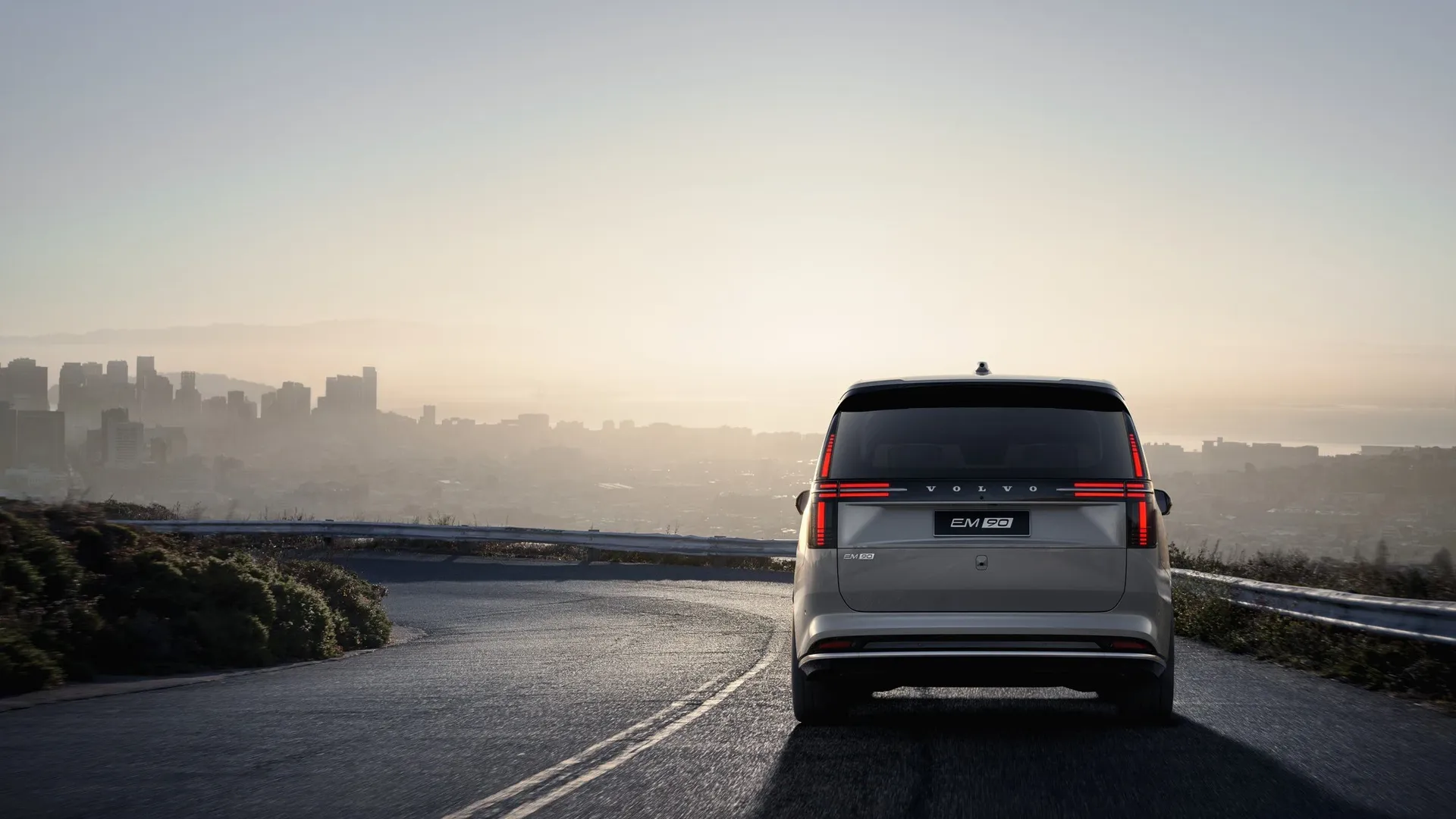 Volvo EM90