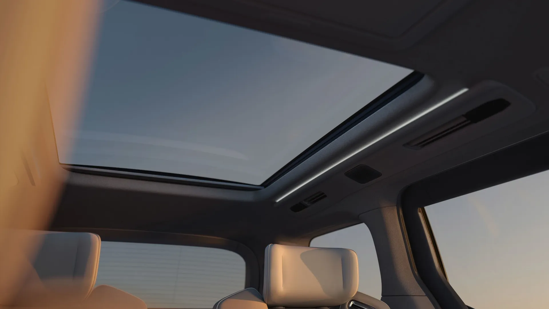 Volvo EM90