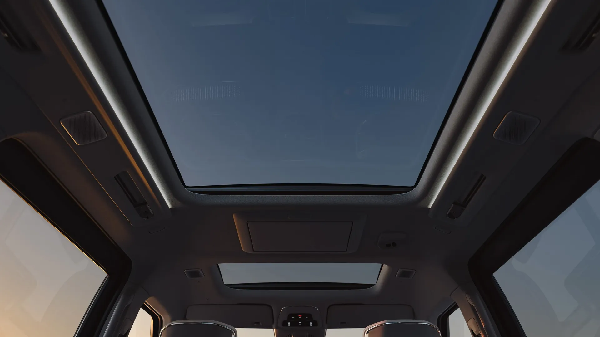 Volvo EM90