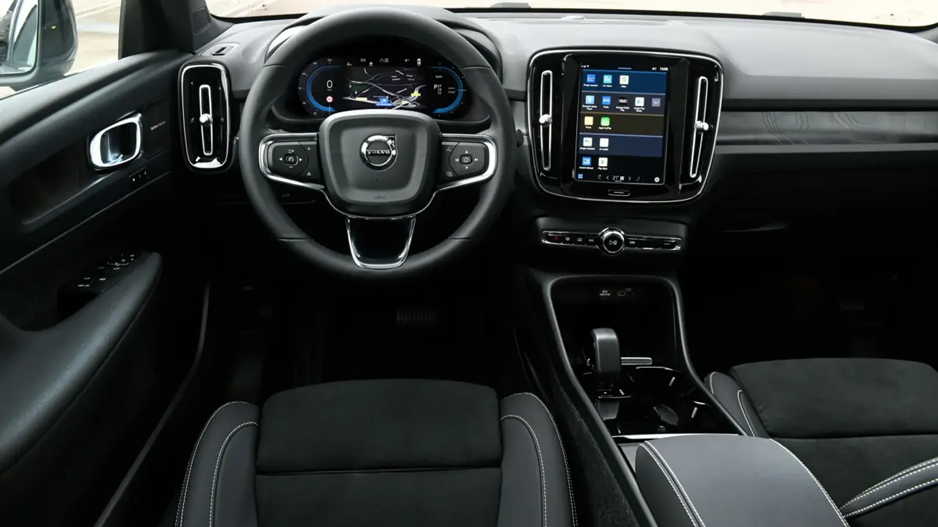Elettronauti - Volvo EC40 Single Motor - Infotainment - Vista della plancia