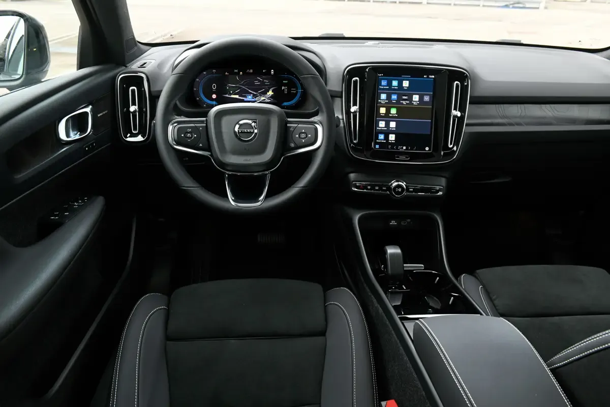 Elettronauti - Volvo EC40 Single Motor - Infotainment - Vista della plancia