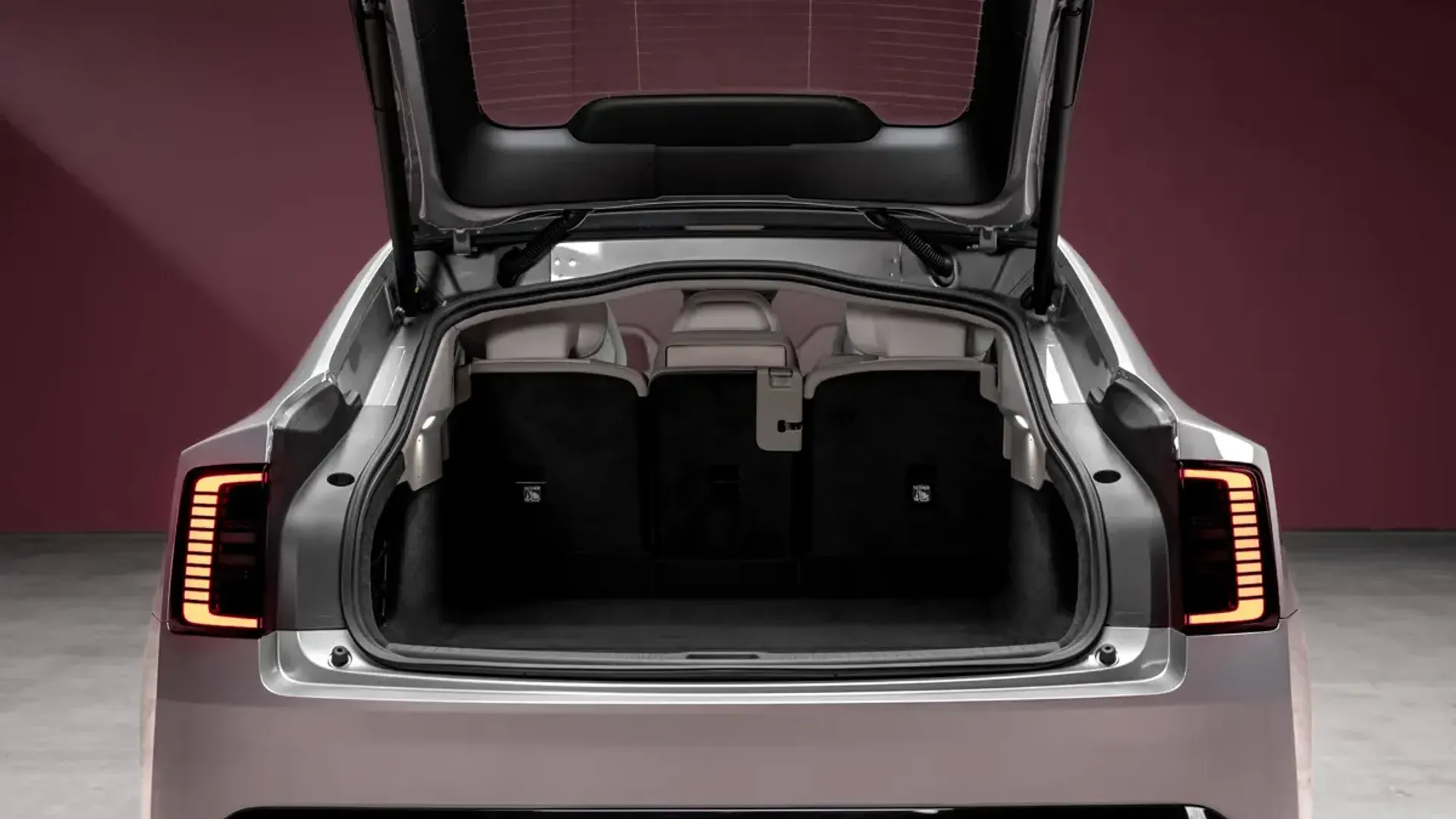 Elettronauti - Volvo ES90 Single Motor Extended Range - Argento - Vano di carico - Bagagliaio