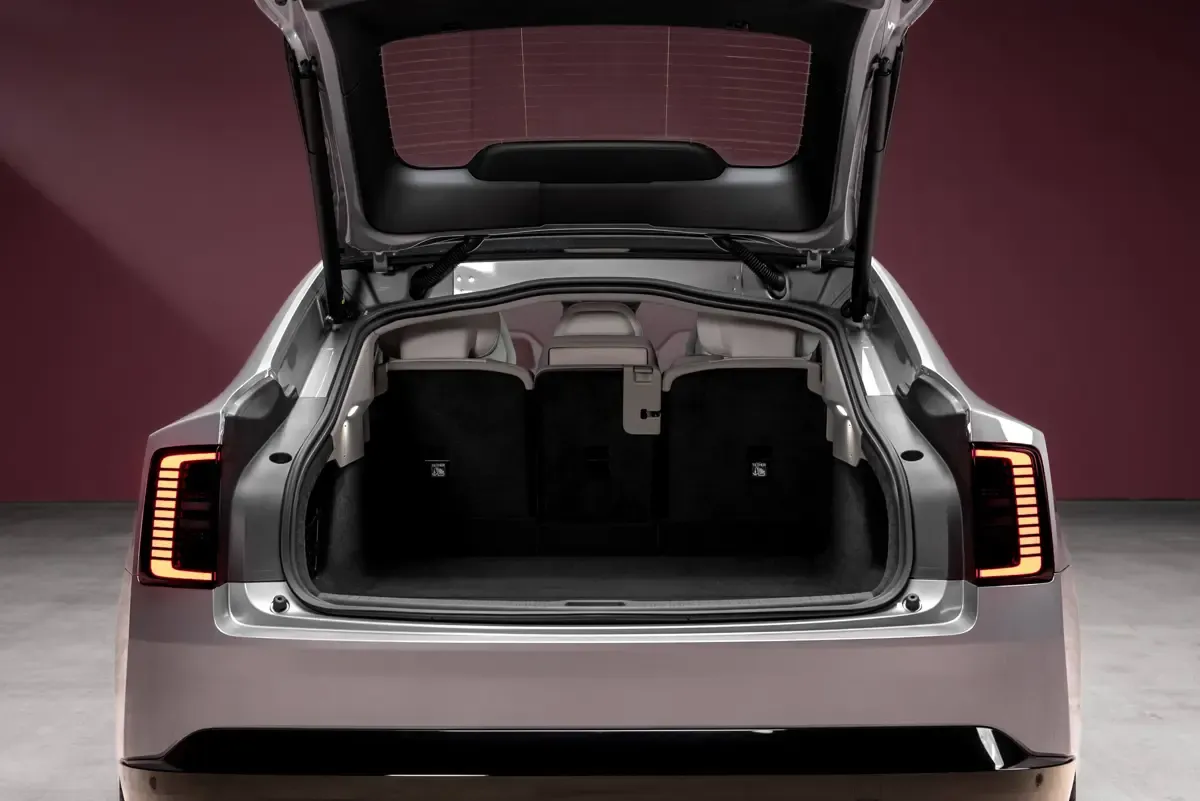 Elettronauti - Volvo ES90 Single Motor Extended Range - Argento - Vano di carico - Bagagliaio