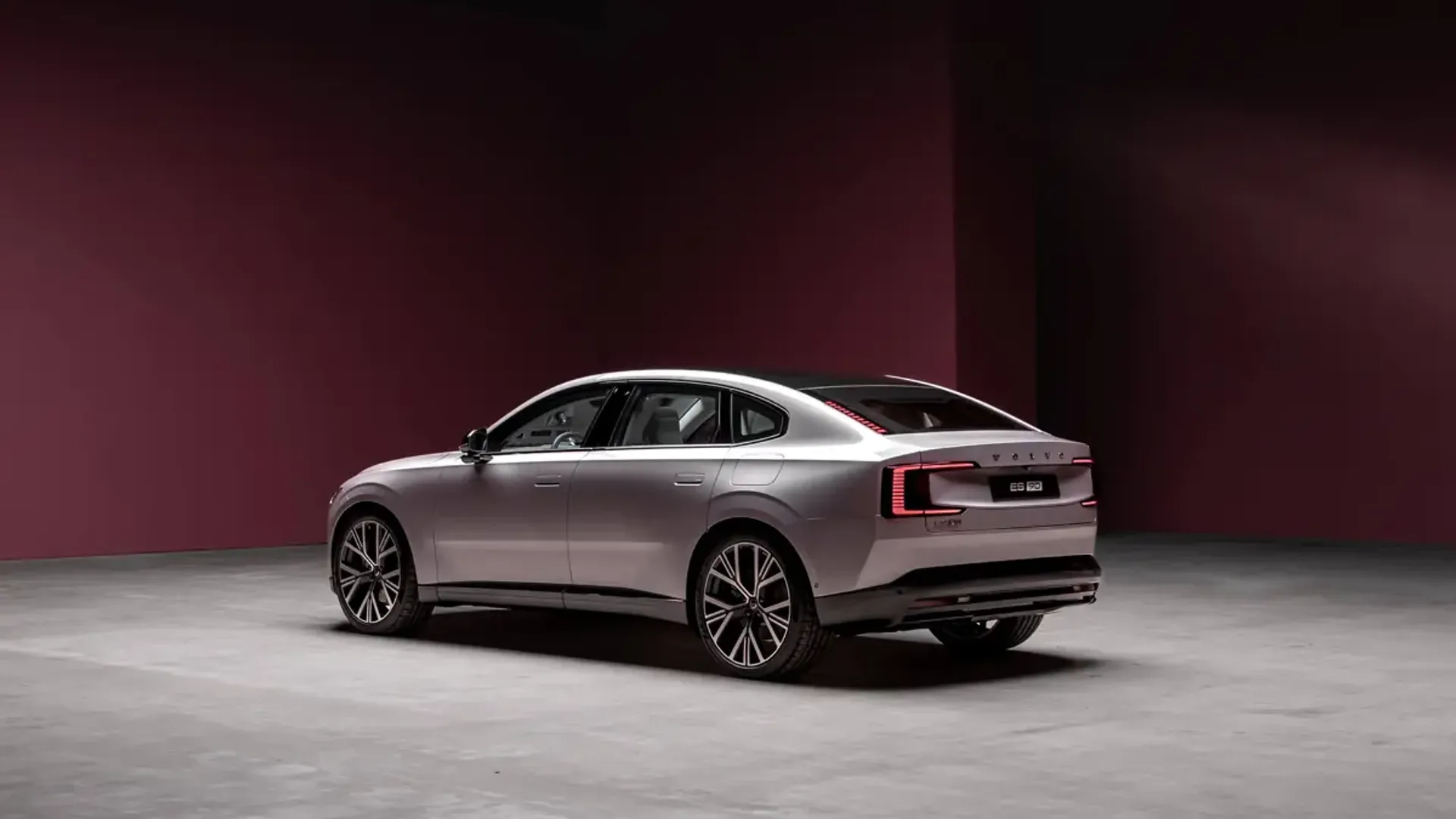Elettronauti - Volvo ES90 Single Motor Extended Range - Nero - Esterno - Vista anteriore a tre quarti