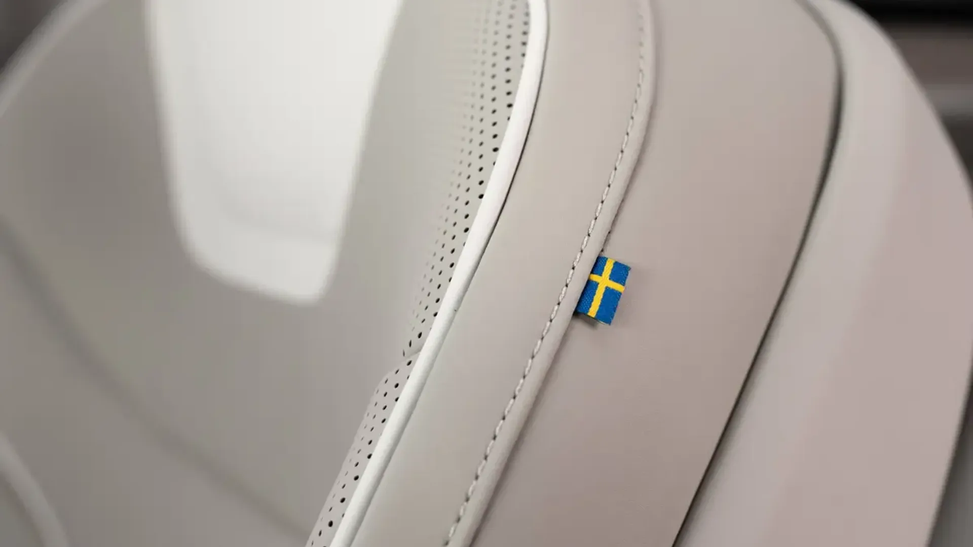 Elettronauti - Volvo ES90 Single Motor Extended Range - Nero - Esterno - Vista anteriore a tre quarti
