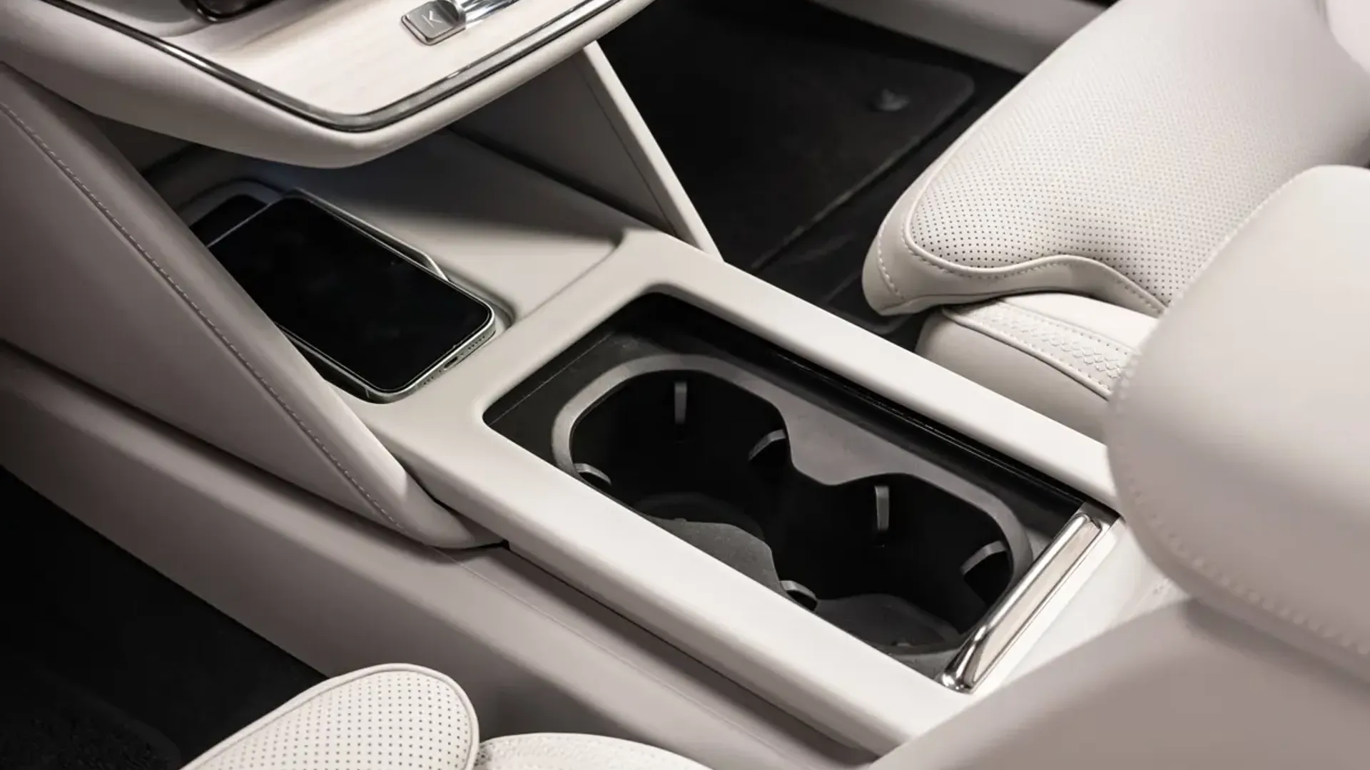 Elettronauti - Volvo ES90 Single Motor Extended Range - Nero - Esterno - Vista anteriore a tre quarti