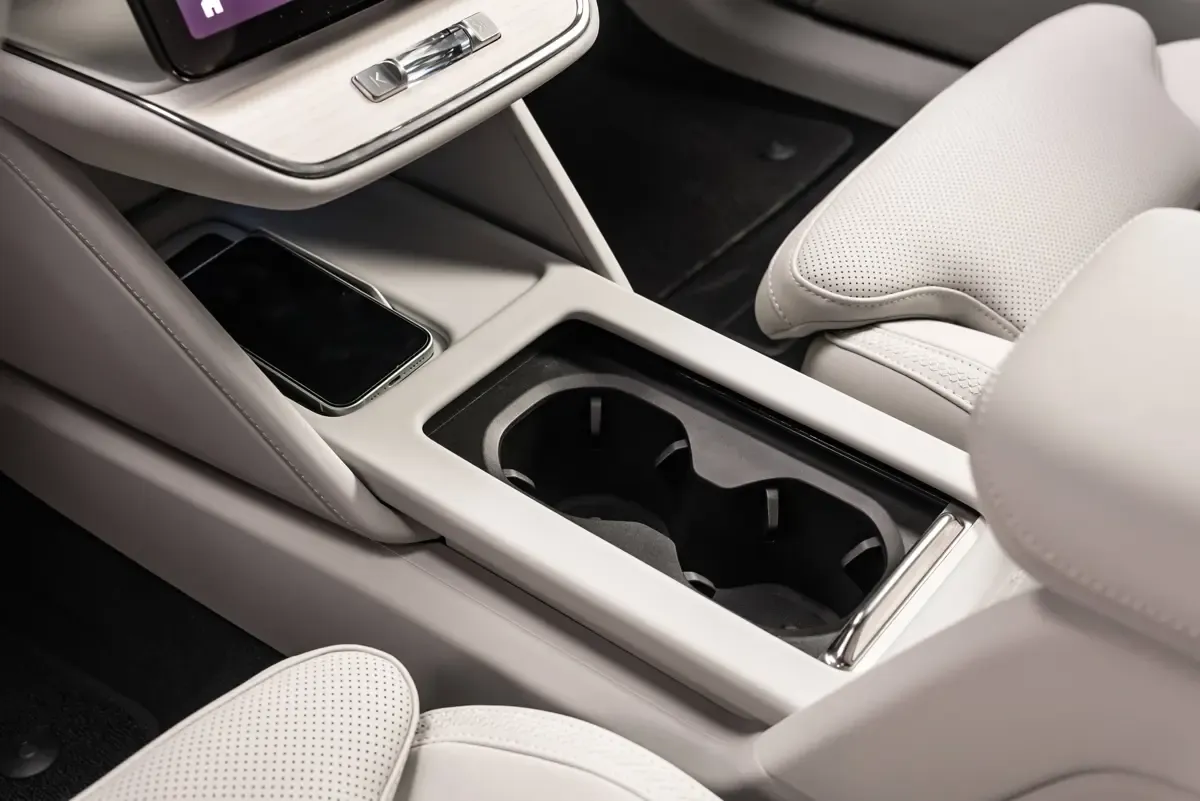 Elettronauti - Volvo ES90 Single Motor Extended Range - Nero - Esterno - Vista anteriore a tre quarti