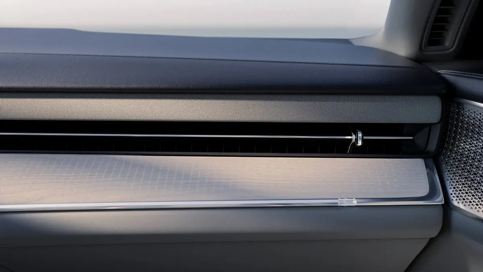 Elettronauti - Volvo ES90 Single Motor Extended Range - Nero - Esterno - Vista anteriore a tre quarti