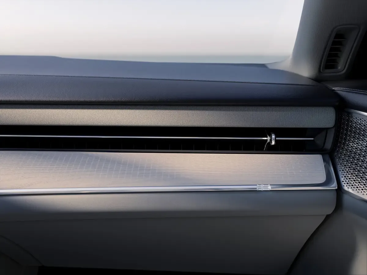 Elettronauti - Volvo ES90 Single Motor Extended Range - Nero - Esterno - Vista anteriore a tre quarti