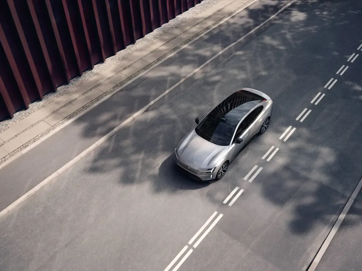 Elettronauti - Volvo ES90 Single Motor Extended Range - Dark Grey - Esterno - Vista anteriore a tre quarti