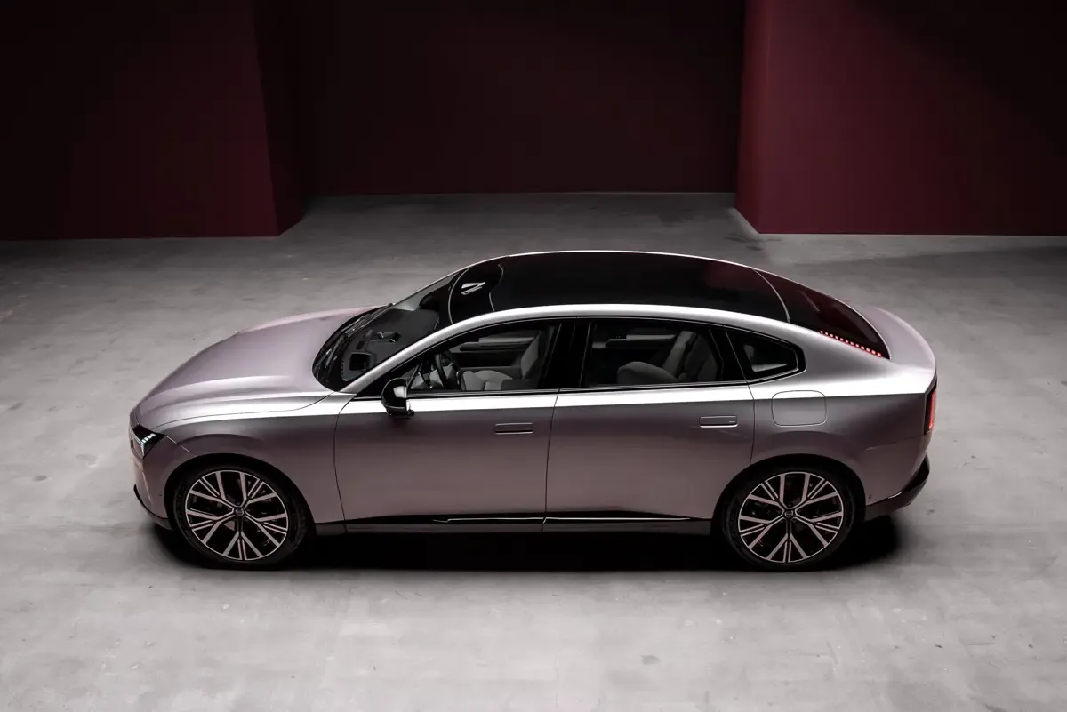 Elettronauti - Volvo ES90 Single Motor Extended Range - Argento - Esterno - Vista anteriore a tre quarti