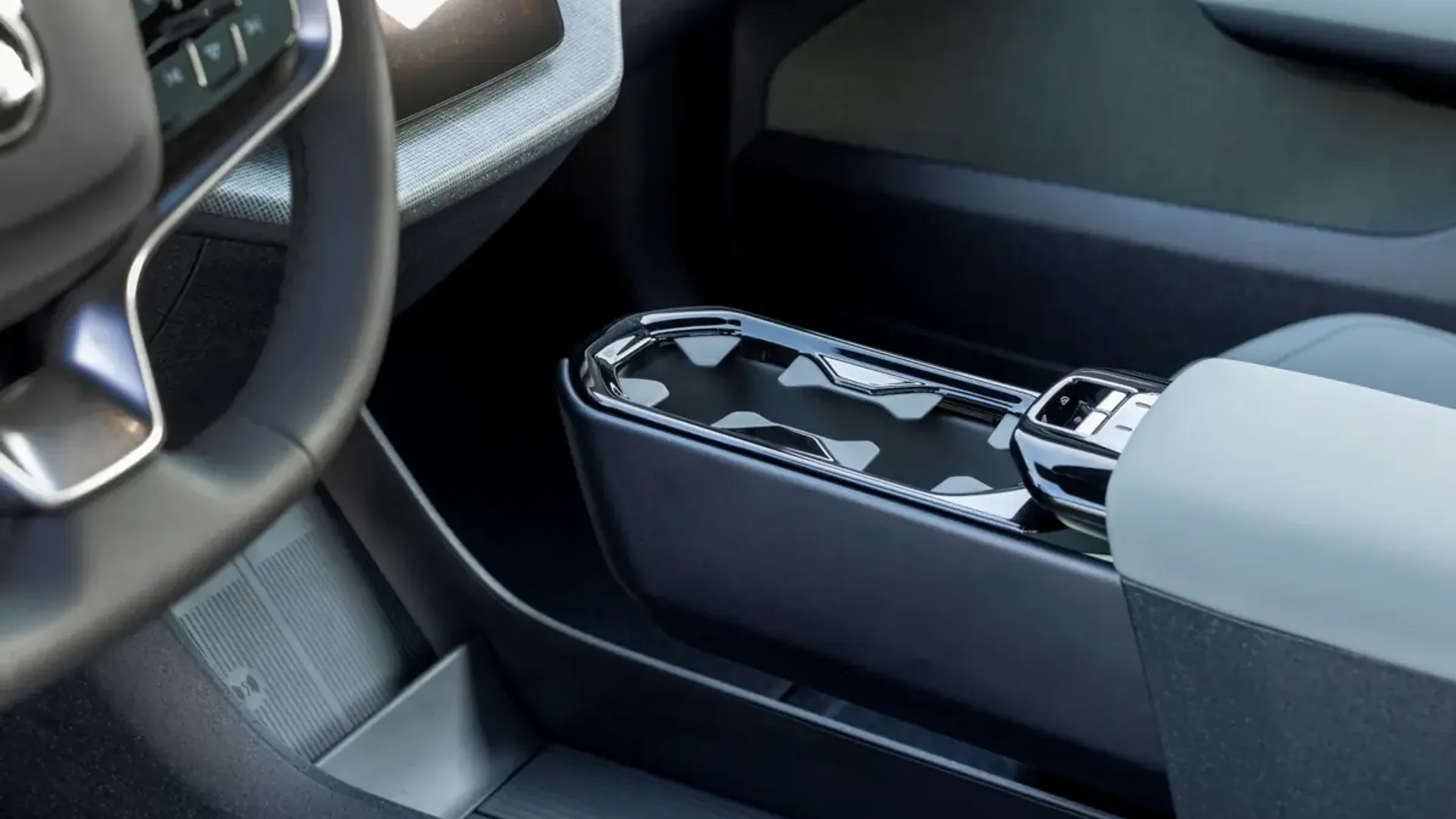 Elettronauti - Volvo EX30 Cross Country P5 Long Range - Nero - Esterno - Vista anteriore a tre quarti