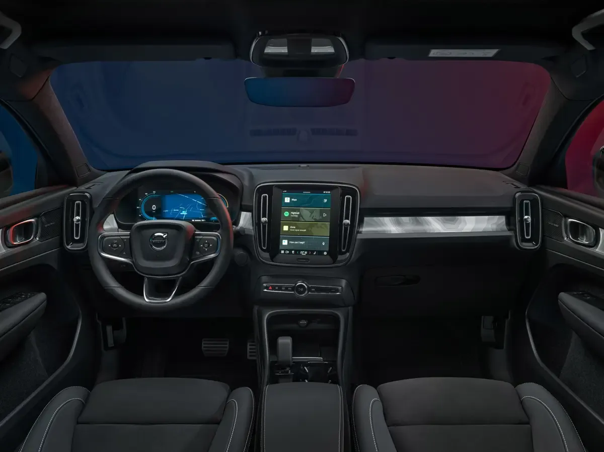 Elettronauti - Volvo EX40 Single Motor - Infotainment - Vista della plancia