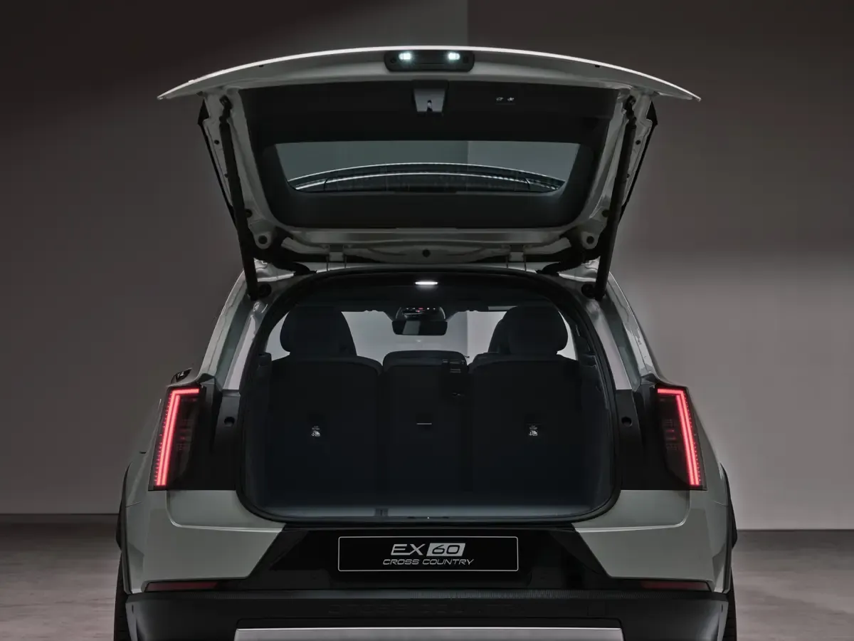 Elettronauti - Volvo EX60 P12 AWD - Vano di carico - Bagagliaio