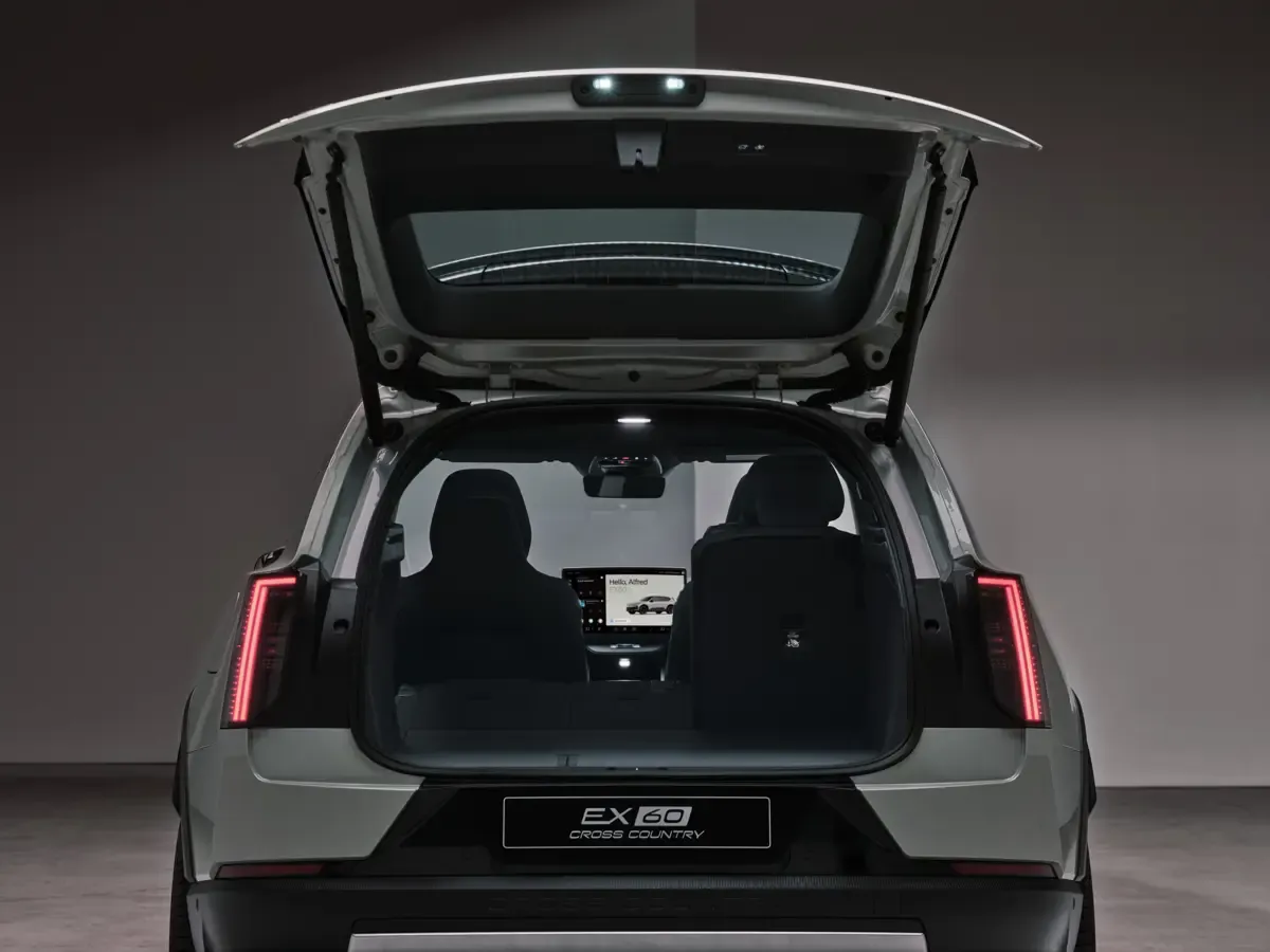 Elettronauti - Volvo EX60 P12 AWD - Vano di carico - Bagagliaio