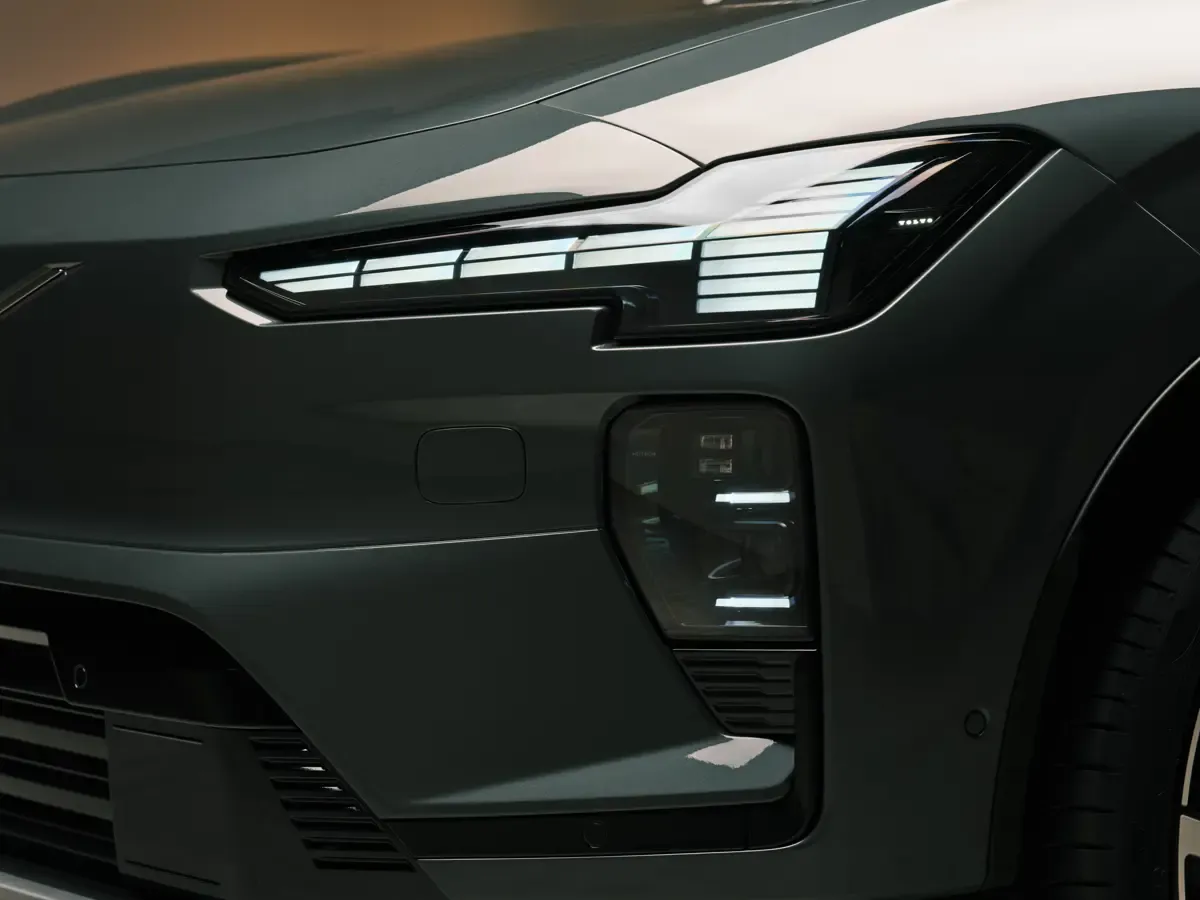 Elettronauti - Volvo EX60 P12 AWD - Esterno - Vista anteriore