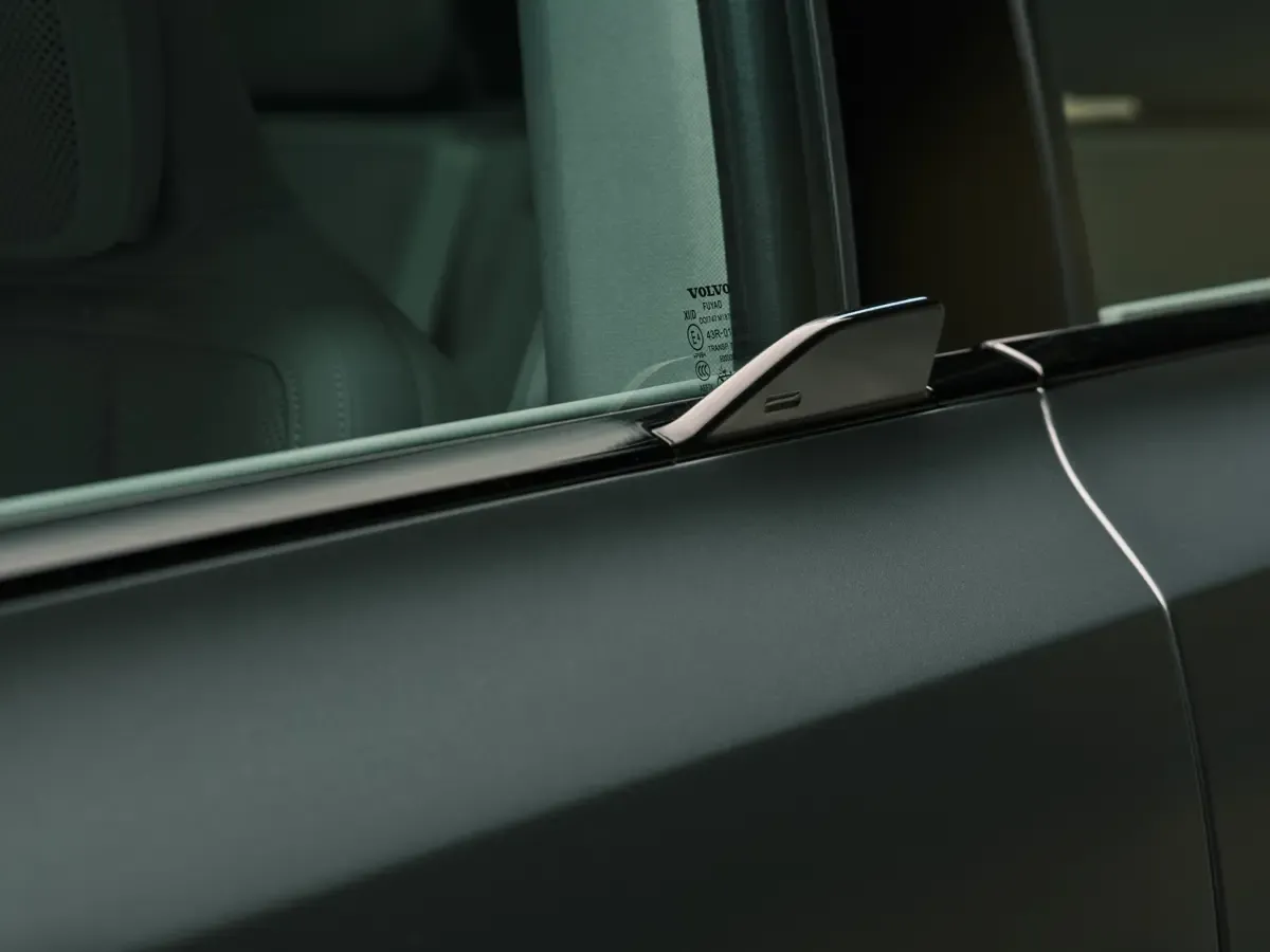 Elettronauti - Volvo EX60 P12 AWD - Grigio - Esterno - Vista anteriore a tre quarti